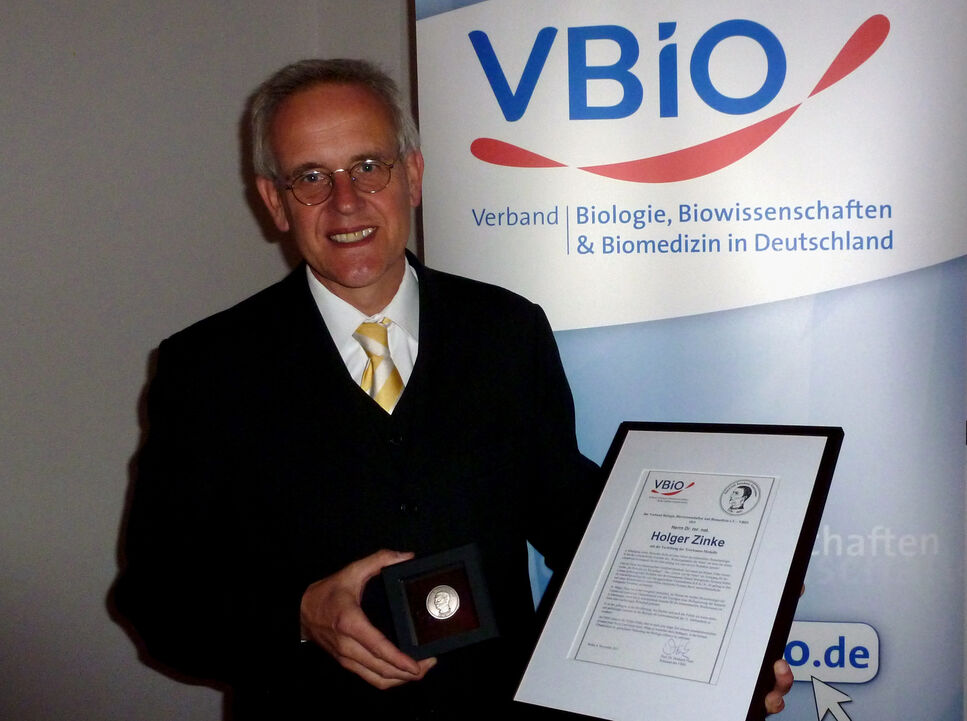 Anlässlich des Tages der Biowissenschaften 2011 wurde Dr. Holger Zinke, CEO
der BRAIN AG, mit der Treviranus Medaille des VBIO ausgezeichnet