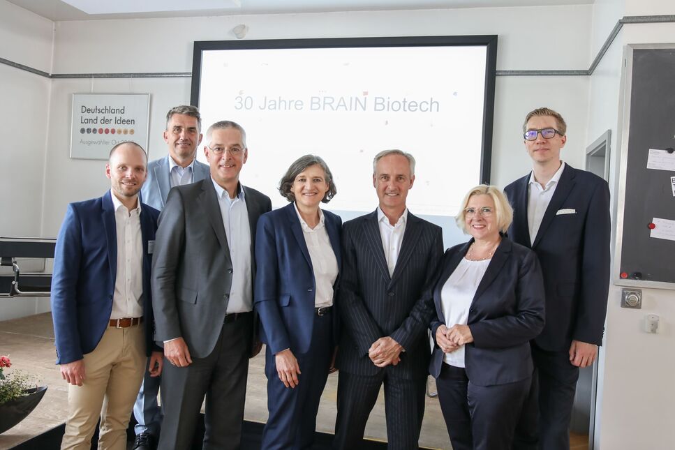 Sprecher und Gäste bei 30 Jahre BRAIN Biotech AG